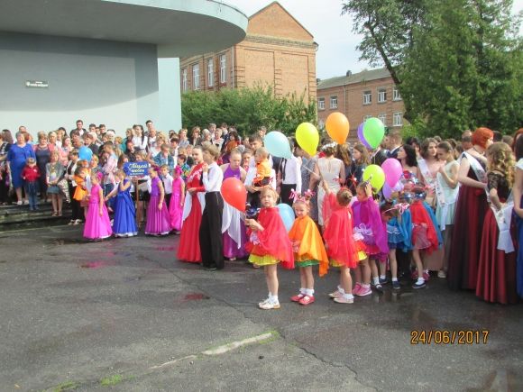 Для випускників влаштували свято на сайті 20minut.ua Для випускників влаштували свято, фото №63 на сайті 20minut.ua