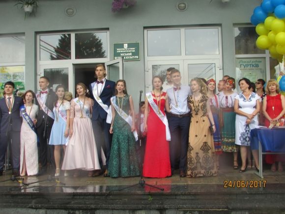 Для випускників влаштували свято на сайті 20minut.ua Для випускників влаштували свято, фото №58 на сайті 20minut.ua