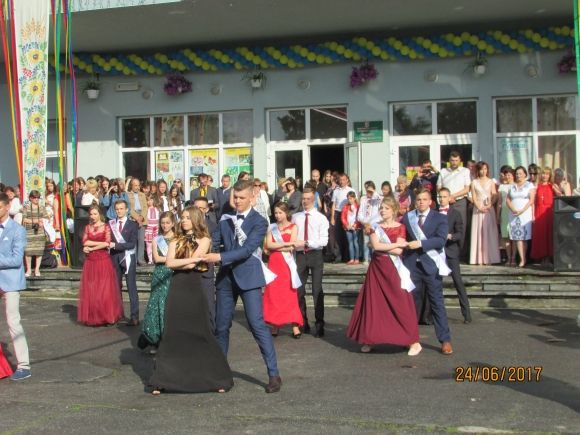 Для випускників влаштували свято на сайті 20minut.ua Для випускників влаштували свято, фото №74 на сайті 20minut.ua