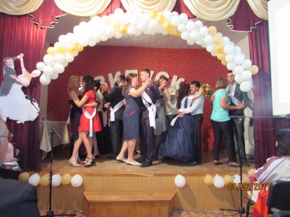 Для випускників влаштували свято на сайті 20minut.ua Для випускників влаштували свято, фото №15 на сайті 20minut.ua