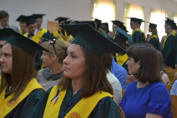 Без військової форми, але з дипломами. В прикордонній академії пройшов випуск студентів, фото №12 на сайті vsim.ua