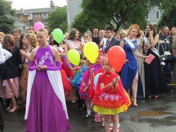 Для випускників влаштували свято на сайті 20minut.ua Для випускників влаштували свято, фото №66 на сайті 20minut.ua