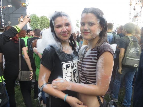 Яскраві і мокрі: на ювілейному "Green Fest" обкидались фарбами холі і пінились просто неба (ФОТО), фото №26 на сайті vsim.ua