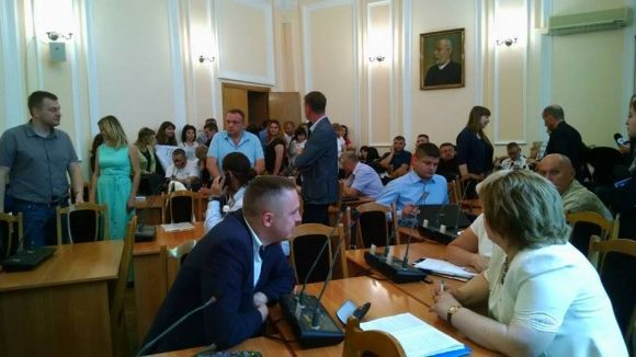 Сесія міськради знову почалася із заворушень, фото №6 на сайті 20minut.ua
