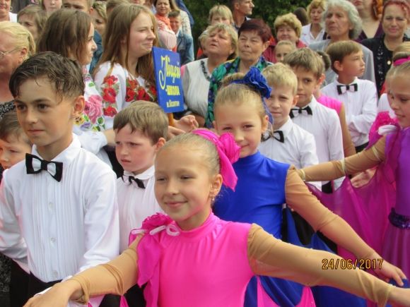 Для випускників влаштували свято на сайті 20minut.ua Для випускників влаштували свято, фото №67 на сайті 20minut.ua