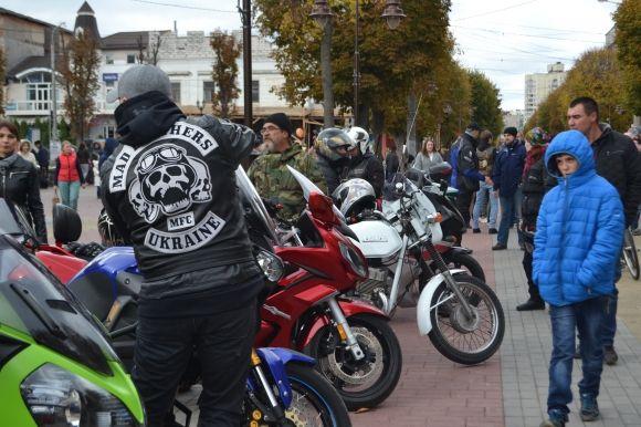 У Хмельницький "злетілися" байкери. Закрили мотосезон і розповіли трохи про себе, фото №12 на сайті vsim.ua