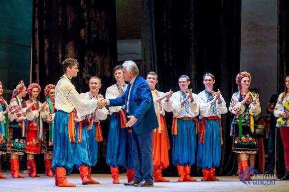 Секрети солісток Ансамблю Вірського: «Щоб стрічка трималась, мочки вух треба змастити медичним клеєм» на сайті 20minut.ua Секрети солісток Ансамблю Вірського: «Щоб стрічка трималась, мочки вух треба змастити медичним клеєм», фото №6 на сайті 20minut.ua