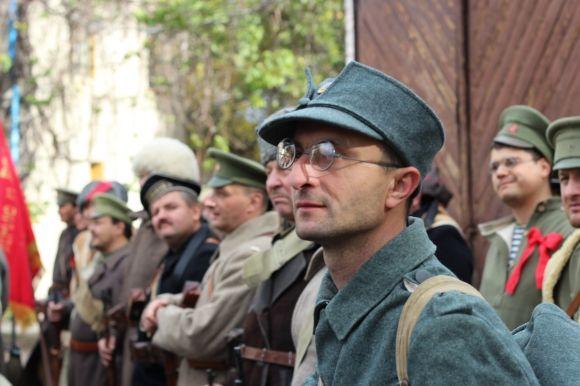 “Селфі з Петлюрою”: отаману УНР відкрили пам’ятник у повний зріст на сайті 20minut.ua “Селфі з Петлюрою”: отаману УНР відкрили пам’ятник у повний зріст, фото №7 на сайті 20minut.ua