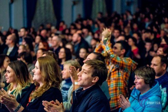 Секрети солісток Ансамблю Вірського: «Щоб стрічка трималась, мочки вух треба змастити медичним клеєм» на сайті 20minut.ua Секрети солісток Ансамблю Вірського: «Щоб стрічка трималась, мочки вух треба змастити медичним клеєм», фото №28 на сайті 20minut.ua