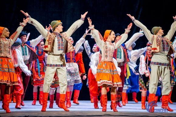 Секрети солісток Ансамблю Вірського: «Щоб стрічка трималась, мочки вух треба змастити медичним клеєм» на сайті 20minut.ua Секрети солісток Ансамблю Вірського: «Щоб стрічка трималась, мочки вух треба змастити медичним клеєм», фото №18 на сайті 20minut.ua