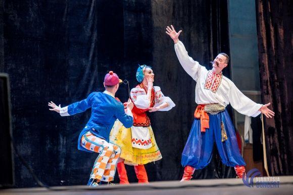 Секрети солісток Ансамблю Вірського: «Щоб стрічка трималась, мочки вух треба змастити медичним клеєм» на сайті 20minut.ua Секрети солісток Ансамблю Вірського: «Щоб стрічка трималась, мочки вух треба змастити медичним клеєм», фото №11 на сайті 20minut.ua