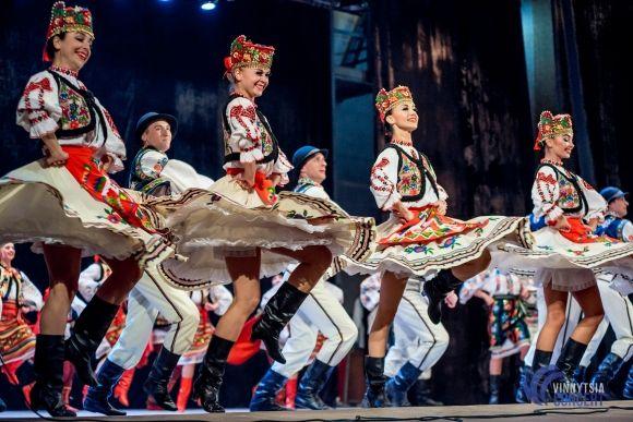 Секрети солісток Ансамблю Вірського: «Щоб стрічка трималась, мочки вух треба змастити медичним клеєм» на сайті 20minut.ua Секрети солісток Ансамблю Вірського: «Щоб стрічка трималась, мочки вух треба змастити медичним клеєм», фото №8 на сайті 20minut.ua