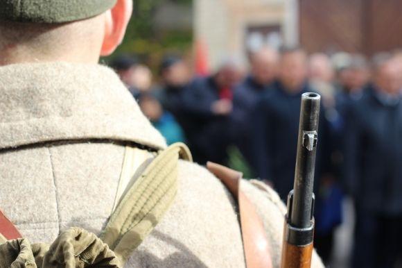 “Селфі з Петлюрою”: отаману УНР відкрили пам’ятник у повний зріст на сайті 20minut.ua “Селфі з Петлюрою”: отаману УНР відкрили пам’ятник у повний зріст, фото №9 на сайті 20minut.ua