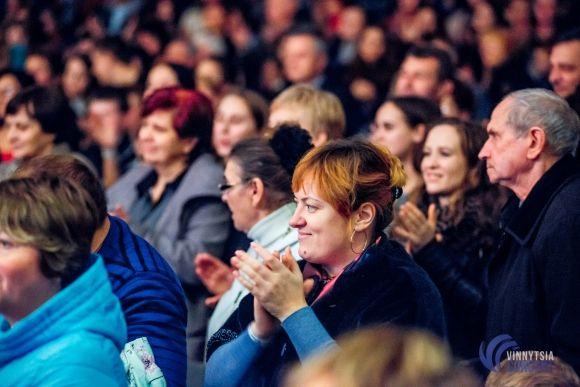 Секрети солісток Ансамблю Вірського: «Щоб стрічка трималась, мочки вух треба змастити медичним клеєм» на сайті 20minut.ua Секрети солісток Ансамблю Вірського: «Щоб стрічка трималась, мочки вух треба змастити медичним клеєм», фото №27 на сайті 20minut.ua