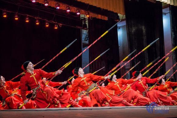 Секрети солісток Ансамблю Вірського: «Щоб стрічка трималась, мочки вух треба змастити медичним клеєм» на сайті 20minut.ua Секрети солісток Ансамблю Вірського: «Щоб стрічка трималась, мочки вух треба змастити медичним клеєм», фото №12 на сайті 20minut.ua