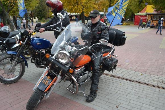 У Хмельницький "злетілися" байкери. Закрили мотосезон і розповіли трохи про себе на сайті vsim.ua У Хмельницький "злетілися" байкери. Закрили мотосезон і розповіли трохи про себе, фото №5 на сайті vsim.ua