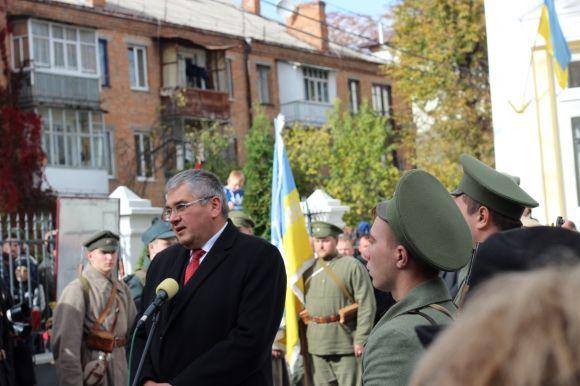 “Селфі з Петлюрою”: отаману УНР відкрили пам’ятник у повний зріст на сайті 20minut.ua “Селфі з Петлюрою”: отаману УНР відкрили пам’ятник у повний зріст, фото №1 на сайті 20minut.ua
