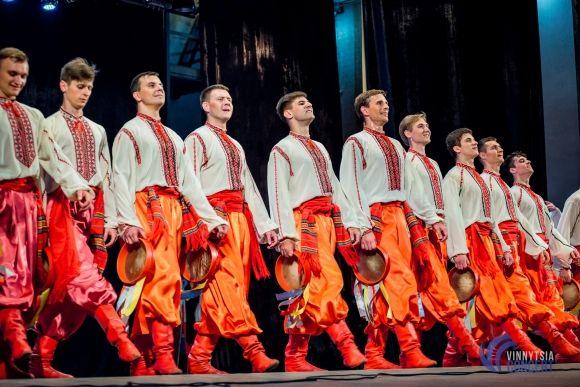 Секрети солісток Ансамблю Вірського: «Щоб стрічка трималась, мочки вух треба змастити медичним клеєм» на сайті 20minut.ua Секрети солісток Ансамблю Вірського: «Щоб стрічка трималась, мочки вух треба змастити медичним клеєм», фото №15 на сайті 20minut.ua