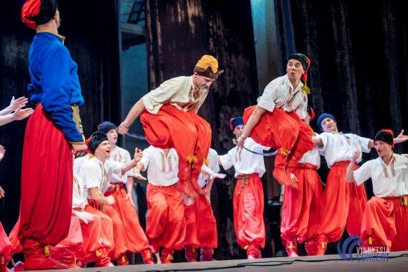 Секрети солісток Ансамблю Вірського: «Щоб стрічка трималась, мочки вух треба змастити медичним клеєм» на сайті 20minut.ua Секрети солісток Ансамблю Вірського: «Щоб стрічка трималась, мочки вух треба змастити медичним клеєм», фото №25 на сайті 20minut.ua