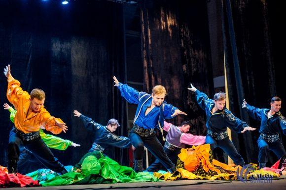 Секрети солісток Ансамблю Вірського: «Щоб стрічка трималась, мочки вух треба змастити медичним клеєм» на сайті 20minut.ua Секрети солісток Ансамблю Вірського: «Щоб стрічка трималась, мочки вух треба змастити медичним клеєм», фото №22 на сайті 20minut.ua