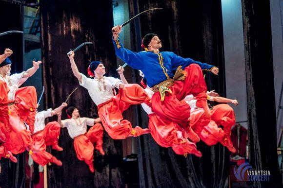 Секрети солісток Ансамблю Вірського: «Щоб стрічка трималась, мочки вух треба змастити медичним клеєм» на сайті 20minut.ua Секрети солісток Ансамблю Вірського: «Щоб стрічка трималась, мочки вух треба змастити медичним клеєм», фото №7 на сайті 20minut.ua