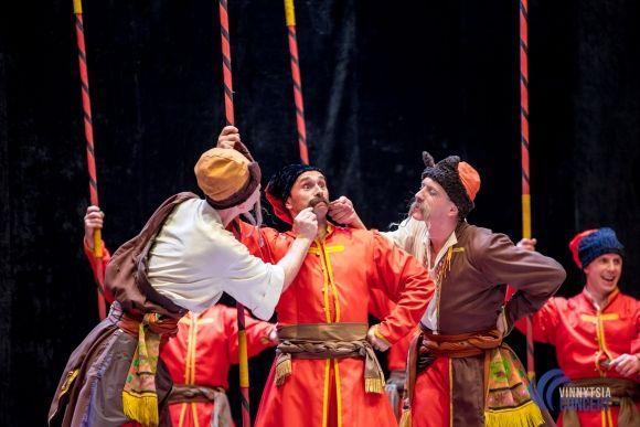 Секрети солісток Ансамблю Вірського: «Щоб стрічка трималась, мочки вух треба змастити медичним клеєм» на сайті 20minut.ua Секрети солісток Ансамблю Вірського: «Щоб стрічка трималась, мочки вух треба змастити медичним клеєм», фото №24 на сайті 20minut.ua