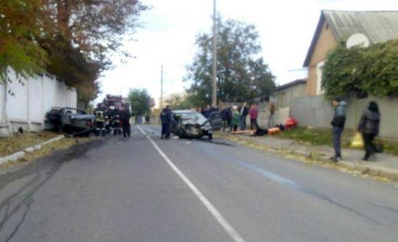 Лобове зіткнення у Жмеринці: молоді люди на «ВАЗі» в'їхали у авто пенсіонерів на сайті 20minut.ua Лобове зіткнення у Жмеринці: молоді люди на «ВАЗі» в'їхали у авто пенсіонерів, фото №4 на сайті 20minut.ua