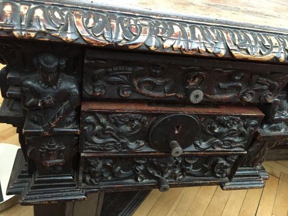 «Невиносний» стіл Петлюри. Чому експонат може назавжди залишитись у музеї?, фото №1 на сайті 20minut.ua