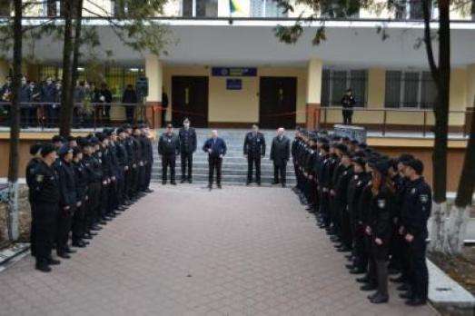За спонсорські мільйони хмельницьким поліцейським зробили ремонт на сайті vsim.ua За спонсорські мільйони хмельницьким поліцейським зробили ремонт, фото №2 на сайті vsim.ua
