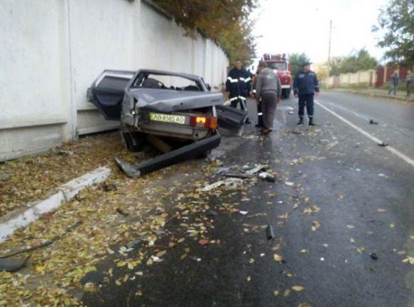 Лобове зіткнення у Жмеринці: молоді люди на «ВАЗі» в'їхали у авто пенсіонерів на сайті 20minut.ua Лобове зіткнення у Жмеринці: молоді люди на «ВАЗі» в'їхали у авто пенсіонерів, фото №2 на сайті 20minut.ua