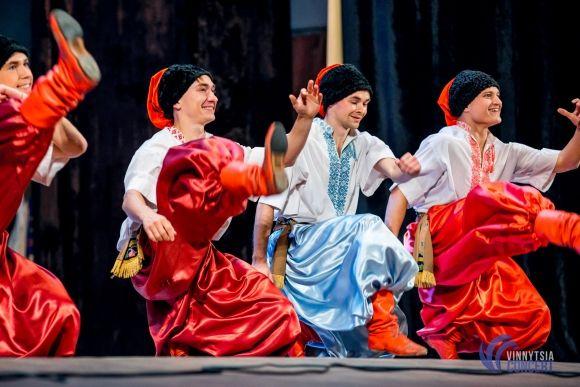 Секрети солісток Ансамблю Вірського: «Щоб стрічка трималась, мочки вух треба змастити медичним клеєм» на сайті 20minut.ua Секрети солісток Ансамблю Вірського: «Щоб стрічка трималась, мочки вух треба змастити медичним клеєм», фото №20 на сайті 20minut.ua