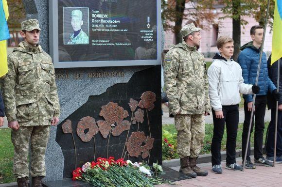 "Це свято, але дуже скорботне",- військові вшанували пам’ять загиблих побратимів, фото №2 на сайті 20minut.ua