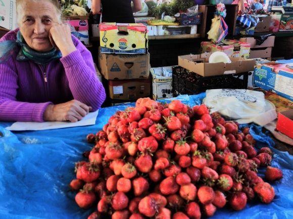 За малину – 20 гривень. Які ягоди пропонують хмельничанам на центральному ринку на сайті vsim.ua За малину – 20 гривень. Які ягоди пропонують хмельничанам на центральному ринку, фото №1 на сайті vsim.ua