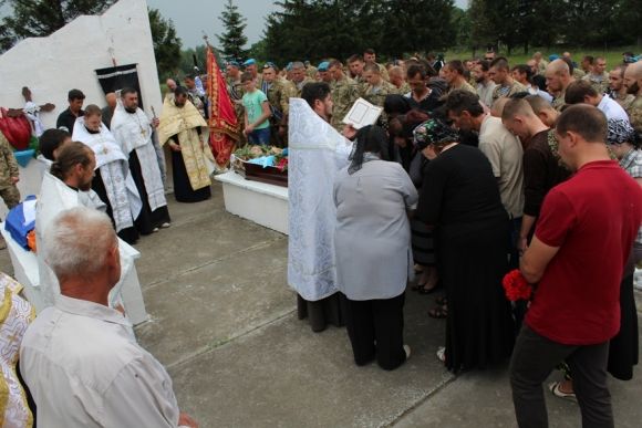 Поховали 27-річного Олексія Іщука, який загинув в АТО  від осколка ворожої міни, фото №2 на сайті vsim.ua