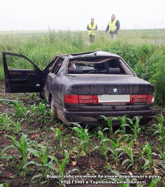 На Шумщині BMW злетіло з дороги. П'яного водія в шоковому стані забрали у лікарню на сайті 20minut.ua На Шумщині BMW злетіло з дороги. П'яного водія в шоковому стані забрали у лікарню, фото №1 на сайті 20minut.ua