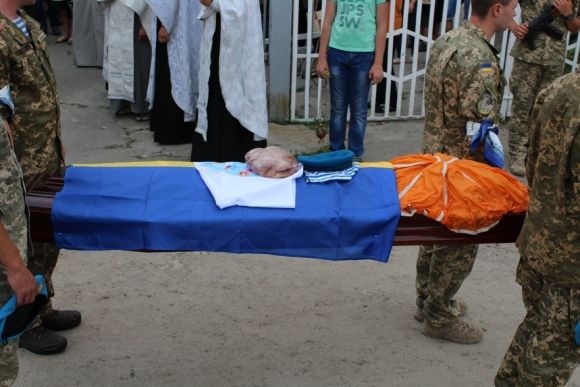 Поховали 27-річного Олексія Іщука, який загинув в АТО  від осколка ворожої міни, фото №1 на сайті vsim.ua