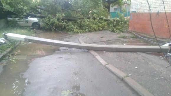 Кам'янець-Подільський накрили сильна злива і град. Фото і відео з соцмереж на сайті vsim.ua Кам'янець-Подільський накрили сильна злива і град. Фото і відео з соцмереж, фото №3 на сайті vsim.ua