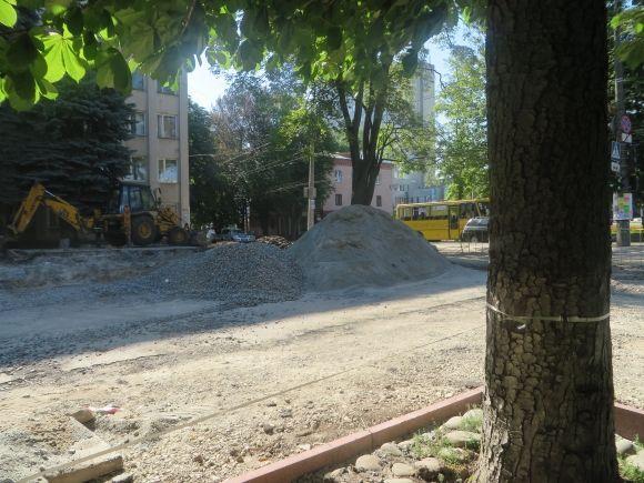 Як на Соборній облаштовують місце під меморіал Небесної Сотні (ФОТО) на сайті vsim.ua Як на Соборній облаштовують місце під меморіал Небесної Сотні (ФОТО), фото №1 на сайті vsim.ua