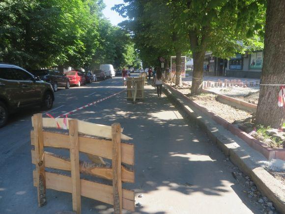 Як на Соборній облаштовують місце під меморіал Небесної Сотні (ФОТО) на сайті vsim.ua Як на Соборній облаштовують місце під меморіал Небесної Сотні (ФОТО), фото №3 на сайті vsim.ua