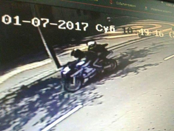 Вибух в бутіку "Париж": Двоє на «Сузукі» кинули гранату в магазин (оновлено) на сайті 20minut.ua Вибух в бутіку "Париж": Двоє на «Сузукі» кинули гранату в магазин (оновлено), фото №1 на сайті 20minut.ua