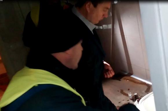 Нічний п'яний екшн на Mercedesі: начкримінального розшуку Вінниці «обмивав» нового керівника (ФОТО) на сайті 20minut.ua Нічний п'яний екшн на Mercedesі: начкримінального розшуку Вінниці «обмивав» нового керівника (ФОТО), фото №3 на сайті 20minut.ua