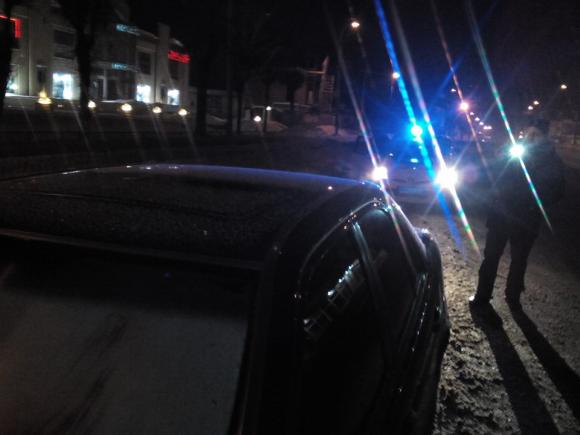 Нічний п'яний екшн на Mercedesі: начкримінального розшуку Вінниці «обмивав» нового керівника (ФОТО) на сайті 20minut.ua Нічний п'яний екшн на Mercedesі: начкримінального розшуку Вінниці «обмивав» нового керівника (ФОТО), фото №2 на сайті 20minut.ua