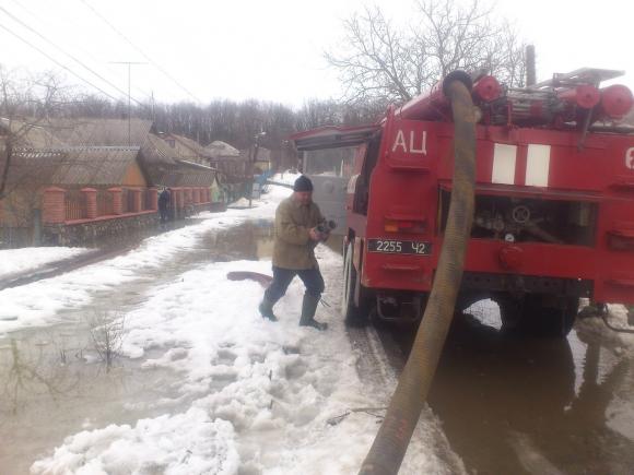 На Вінниччині оголосили штормове попередження, а в Гнівані – повінь (ФОТО) на сайті 20minut.ua На Вінниччині оголосили штормове попередження, а в Гнівані – повінь (ФОТО), фото №1 на сайті 20minut.ua