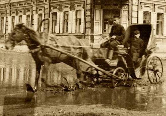 Новини Хмельницького - фото з Автобус по 5 копійок і таксі з кіньми: яким був громадський транспорт Проскурова Автобус по 5 копійок і таксі з кіньми: яким був громадський транспорт Проскурова, фото №1 на сайті vsim.ua