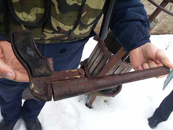 Арсенал іржавої зброї вилучили в 52-річного мешканця Вінниччини (ФОТО), фото №1 на сайті 20minut.ua