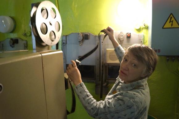 Інженер кінотеатру «Родина» Віра: Робота кіномеханіка втрачає романтизм на сайті 20minut.ua Інженер кінотеатру «Родина» Віра: Робота кіномеханіка втрачає романтизм, фото №1 на сайті 20minut.ua