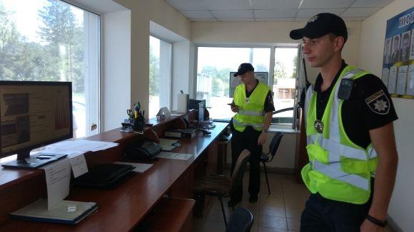 Новини Хмельницького - фото з Як працює дорожня поліція на трасах Хмельницької області (ФОТОРЕПОРТАЖ) Як працює дорожня поліція на трасах Хмельницької області (ФОТОРЕПОРТАЖ), фото №3 на сайті vsim.ua