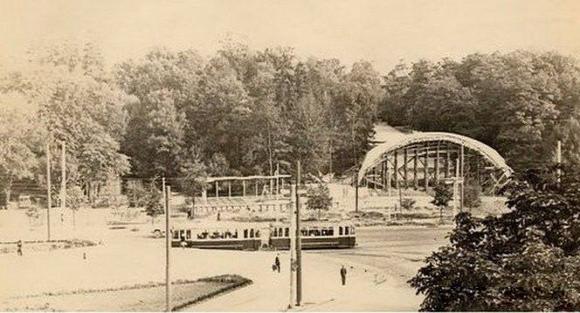 Просто космос: Вінницька арка у будівельних «лісах» і недобудований універмаг (ФОТО), фото №2 на сайті 20minut.ua