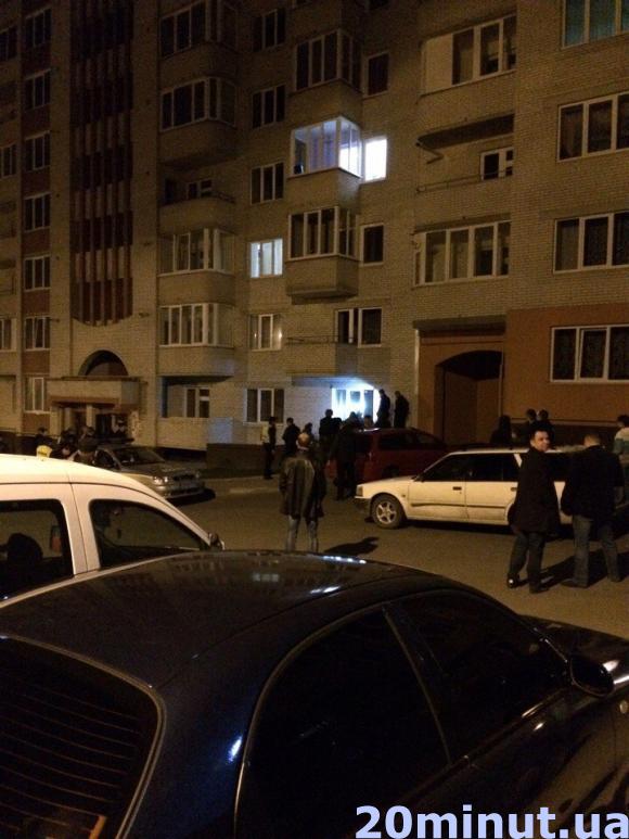 У квартиру на "Канаді" заліз злодій. Приїхала спецгрупа з автоматами (ФОТО) на сайті 20minut.ua У квартиру на "Канаді" заліз злодій. Приїхала спецгрупа з автоматами (ФОТО), фото №3 на сайті 20minut.ua