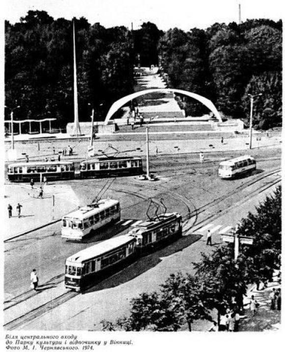 Просто космос: Вінницька арка у будівельних «лісах» і недобудований універмаг (ФОТО), фото №8 на сайті 20minut.ua